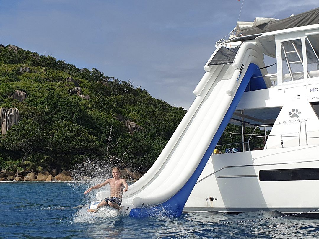 Hanger Yacht Slide