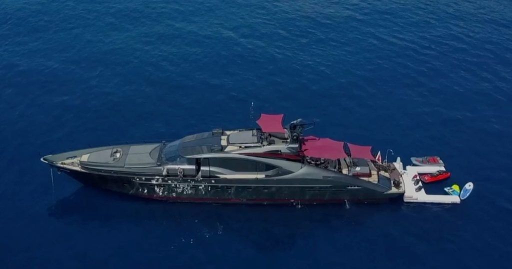 Motoryacht Ascari with custom jetski and watercraft dock