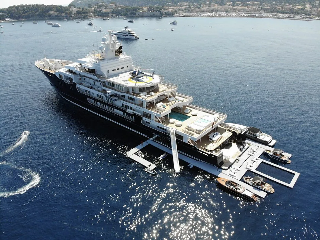 Inflatable Super Dock with waterline walkway