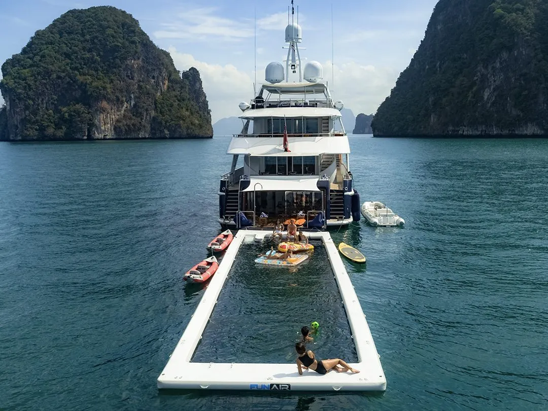 Beach Club Sea Pool on superyacht Lady Azul