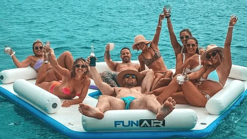 Friends cheers on Splash Island