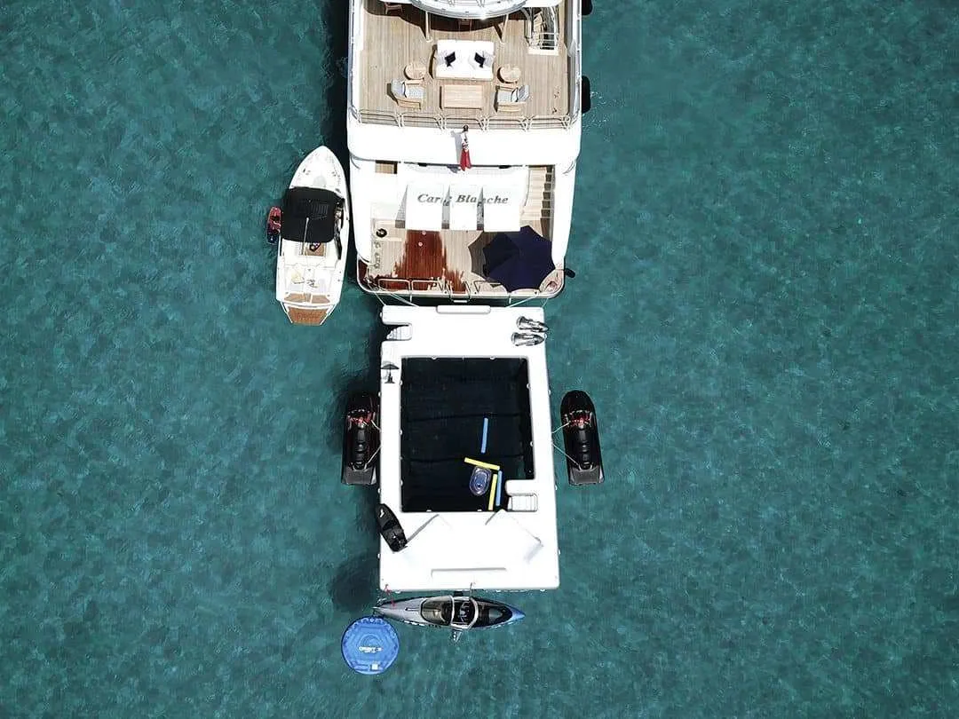 Beach Club Sea Pool on superyacht Carte Blanche