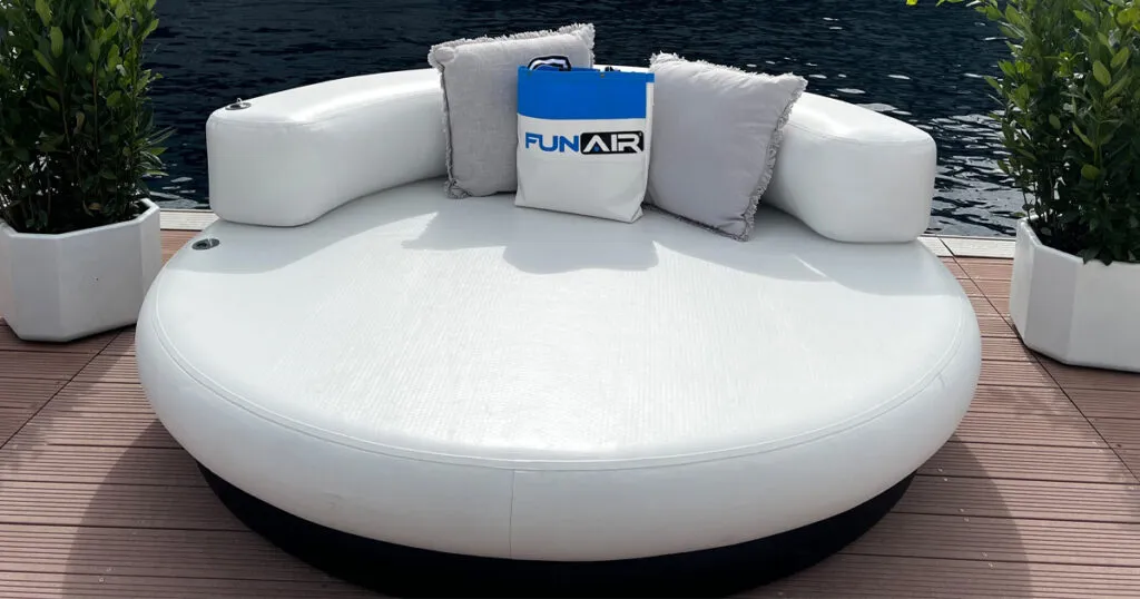 The FunAir Club Chaise