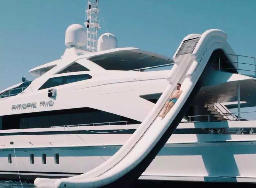 Motor Yacht Amore Mio FunAir Yacht Slide