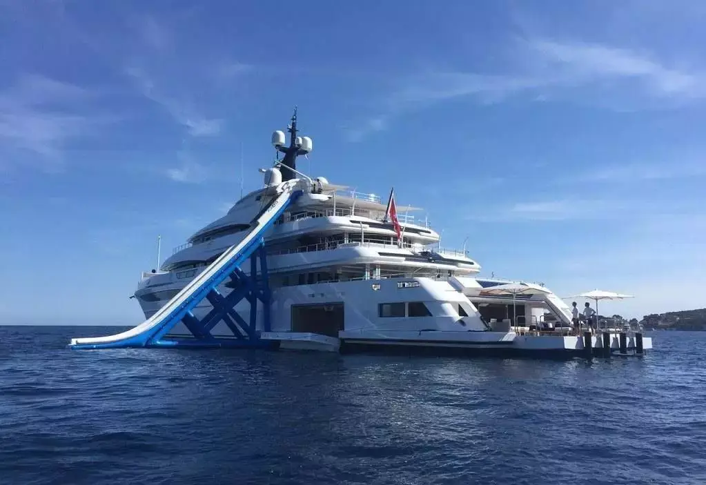 Motor Yacht Cloud Nine FunAir Slide