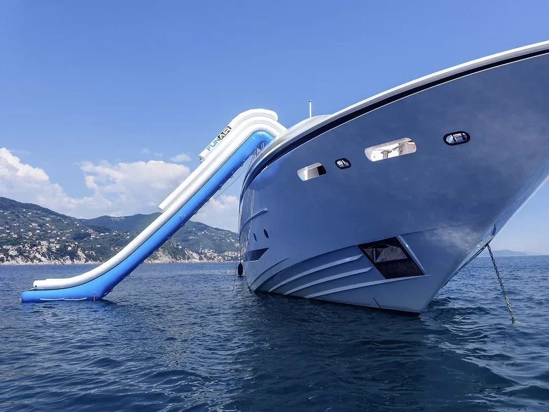Bow Yacht Slides