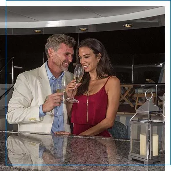 FunYacht Motor Yacht Loon drinks at bar
