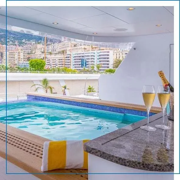 FunYacht Motor Yacht Loon pool and bar