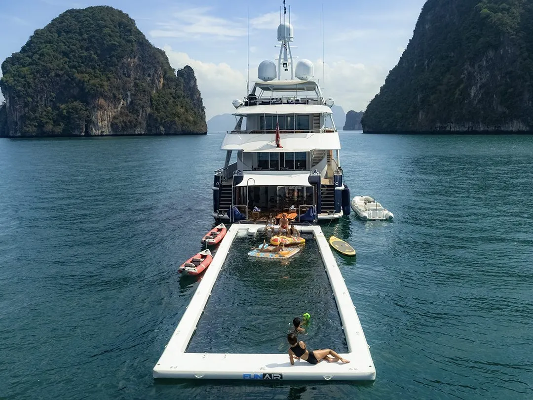 Beach Club Sea Pool on superyacht Lady Azul